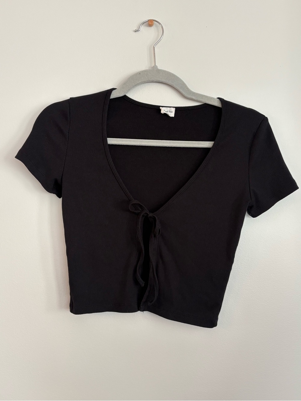 Wilfred Black Tie-Front Ribbed Crop Top